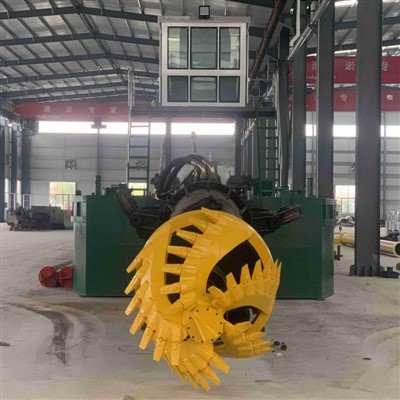 What is the emergency response plan for a Plain Suction Dredger?
